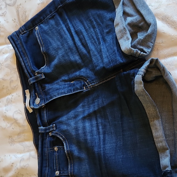 Levi Shorts - Picture 2 of 6